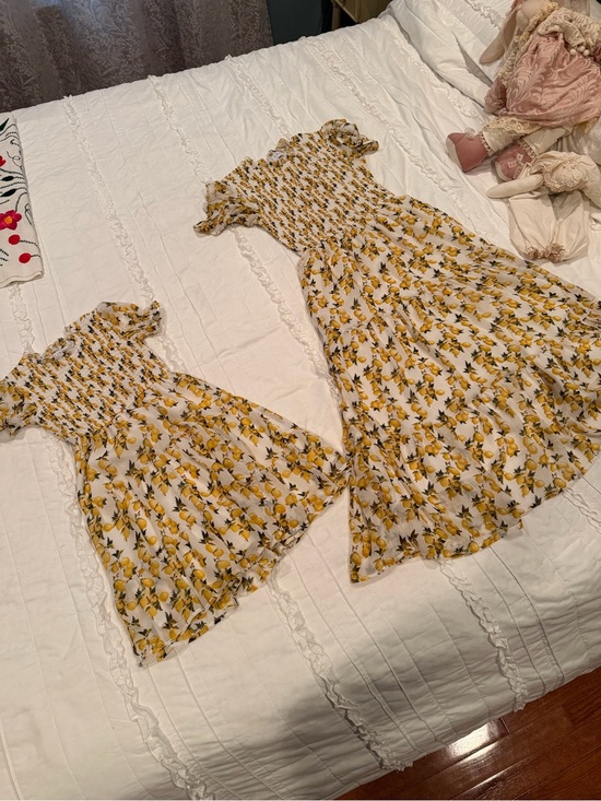 Ivy City Co Dresses & Skirts - Ivy City Co Yellow Floral Midi Dress with Smocked Bodice